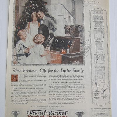 1925 Stewart Warner Radio With Family At Christmas
