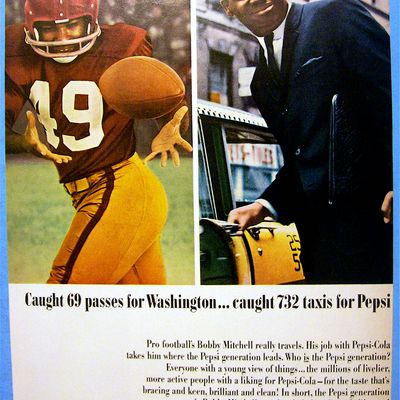 1965 Pepsi-Cola (Pepsi) with Football's Bobby Mitchell