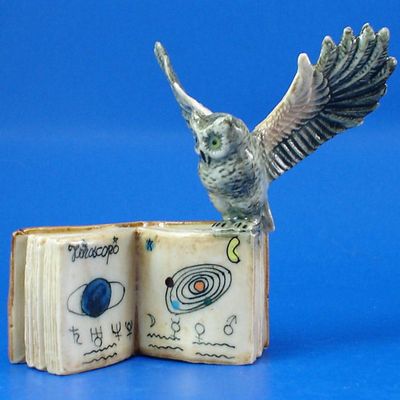 K419 Owl with Zodiac Book