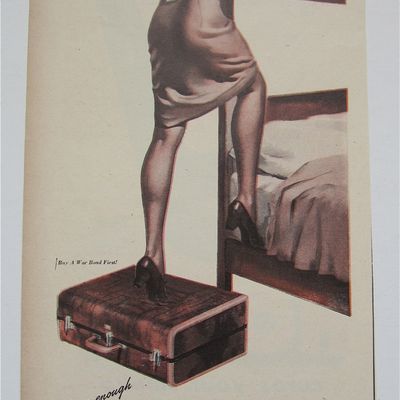 1945 Samsonite Luggage with Woman Soldier