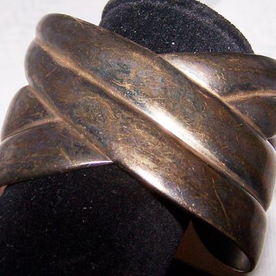 Twist Design Open End Metal Cuff Bracelet