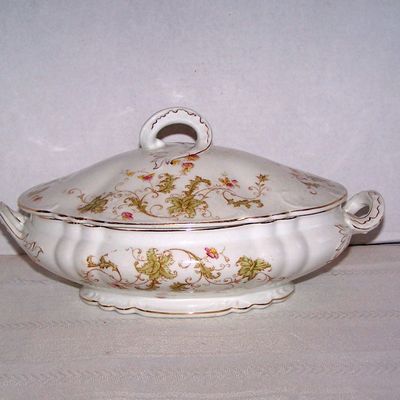 John Maddock & Sons Royal Vitreous Casserole Dish