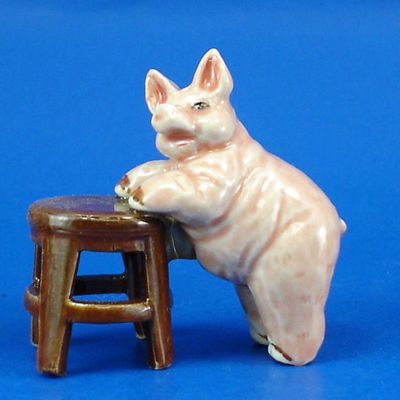 K2081 Fat Pig on Stool