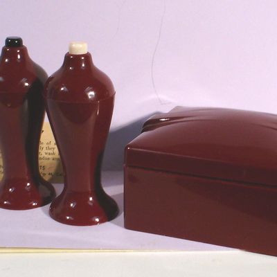 Carvanite Plastic Salt and Pepper Shakers