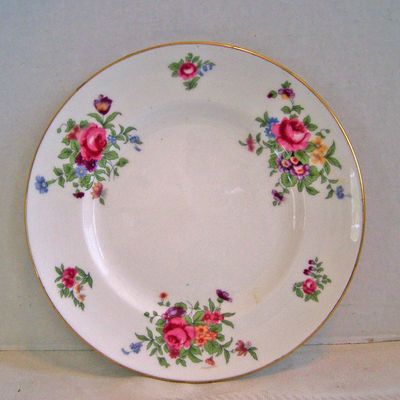 Royal Victoria Collector Plate, Red Roses, England
