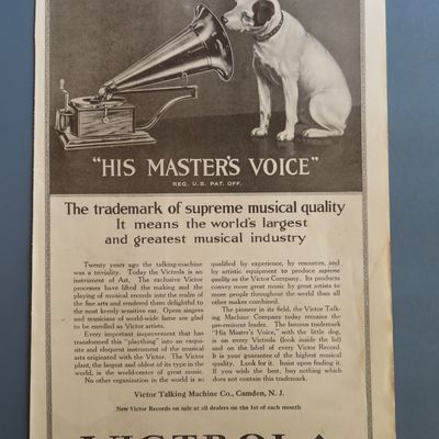 1920 Victrola with His Master's Voice