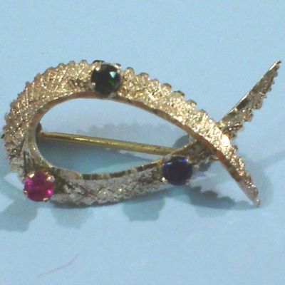 Beautiful Tiny Golden Pin with Three Stones