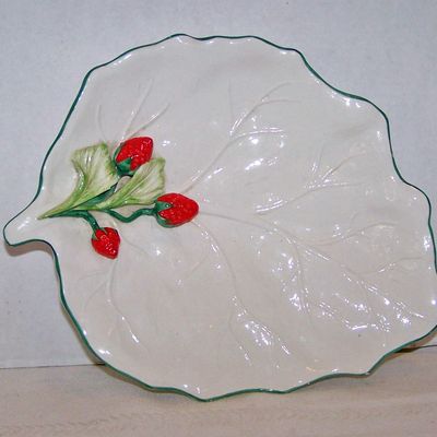Italy Leaf Plate with Strawberries
