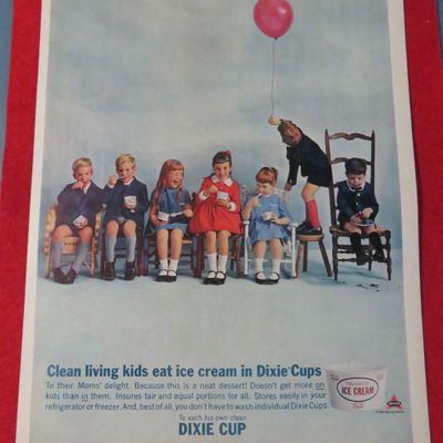 1962 Dixie Cups w/ Children Sitting & Eating Ice Cream