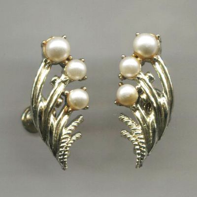 Coro White Beads, Gold Tone, Screw-Back Earrings