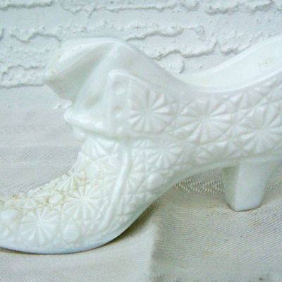 Cat Head Daisy & Button Milk Glass Shoe