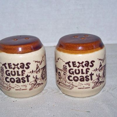 2 Tone Ceramic Salt & Pepper Shakers Souvenir of Texas
