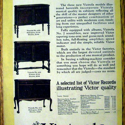 1923 Victrola Talking Machine