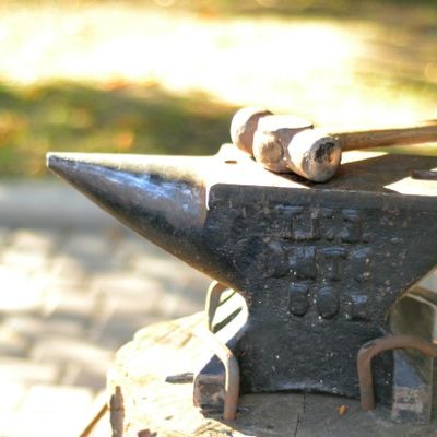 Vintage Peter Wright Blacksmith Anvil with Hammer, Industrial Collectible Tool