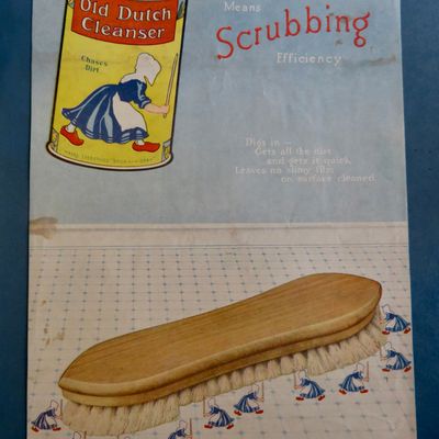 1918 Old Dutch Cleanser with Group of Maids with Brush