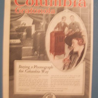 1918 Columbia Grafonola with Men Talking