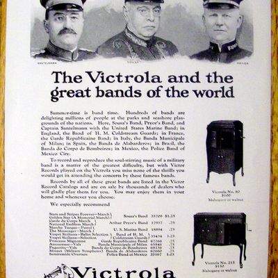 1923 Victrola Talking Machine with Sousa