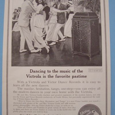 1914 Victor Talking Machine w/200 Dollar Style Victrola
