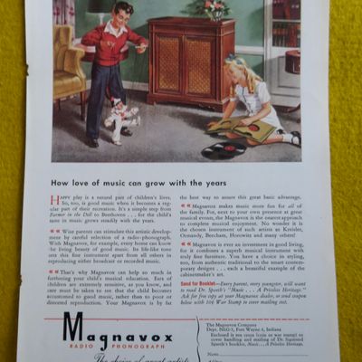 1945 Magnavox Radio Phonograph with Children Playing