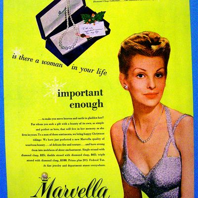 1945 Marvella Necklace with Lovely Woman & Necklace