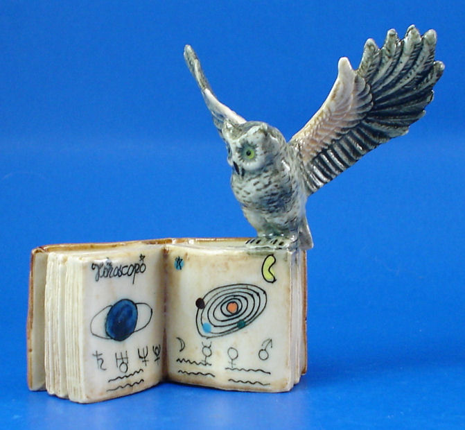 K419 Owl with Zodiac Book