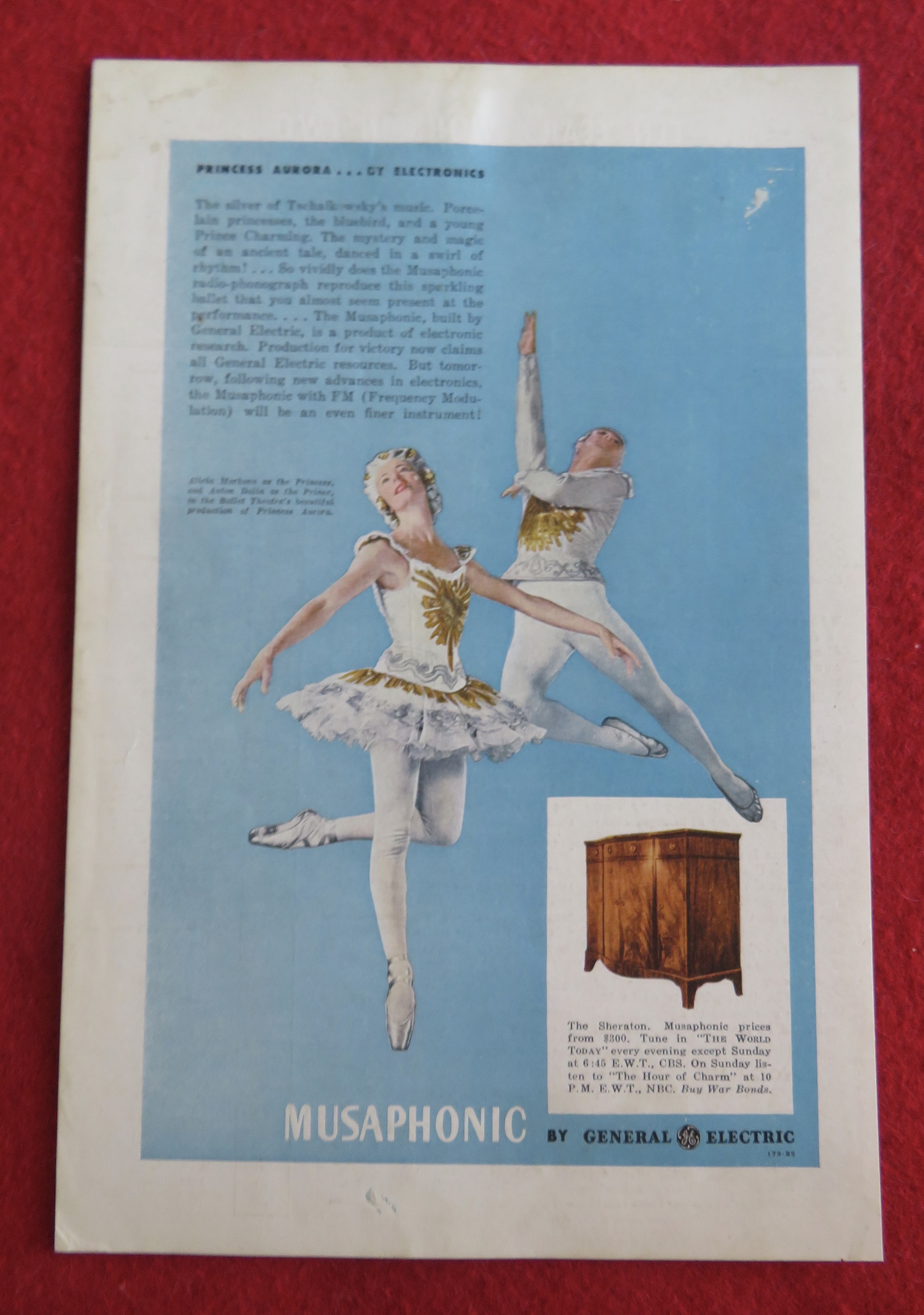 1943 General Electric Musaphonic with Ballet Couple