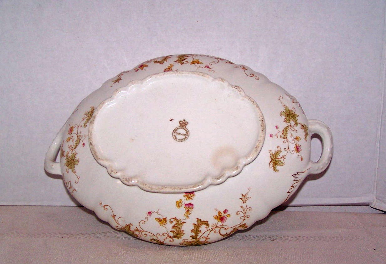 John Maddock & Sons Royal Vitreous Casserole Dish