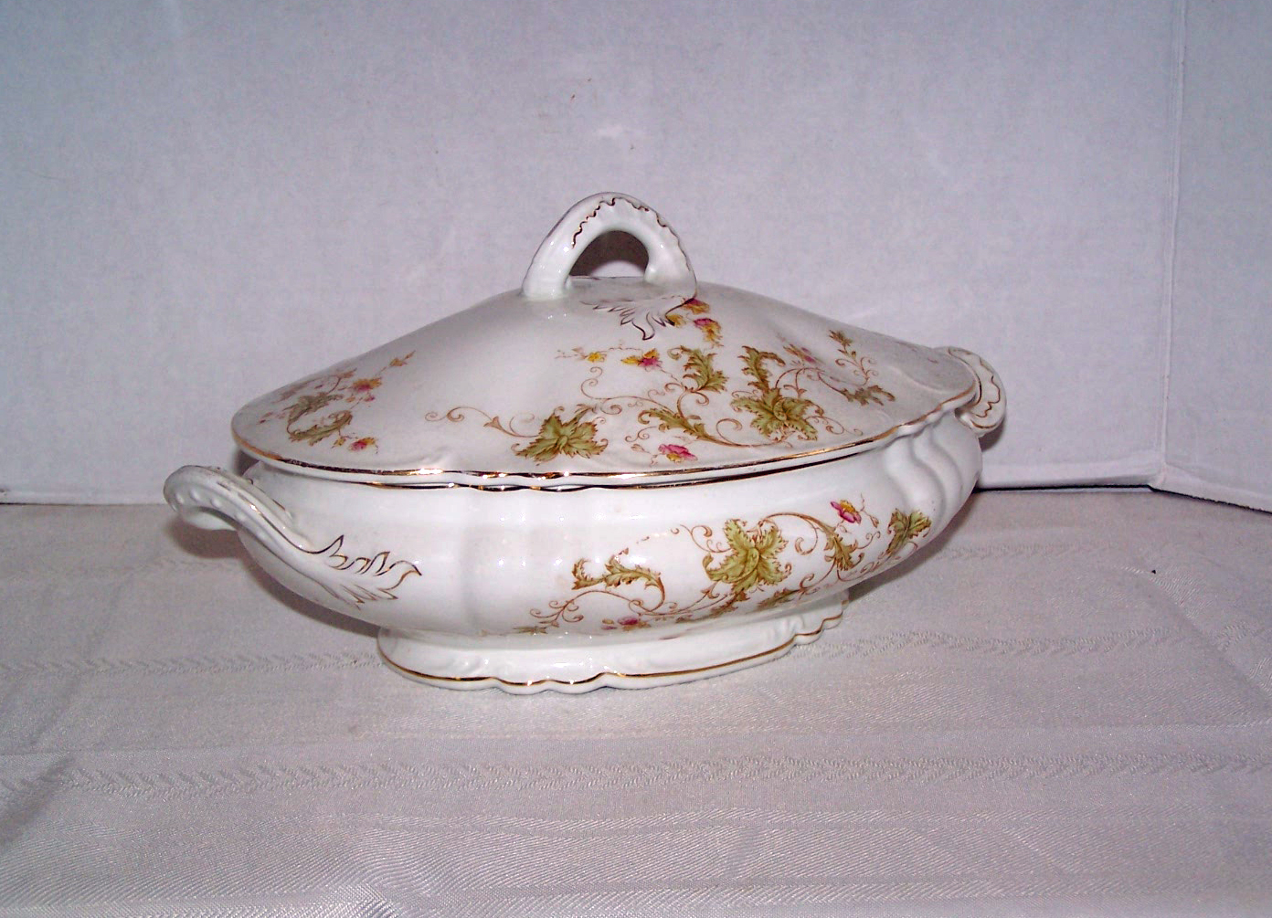 John Maddock & Sons Royal Vitreous Casserole Dish