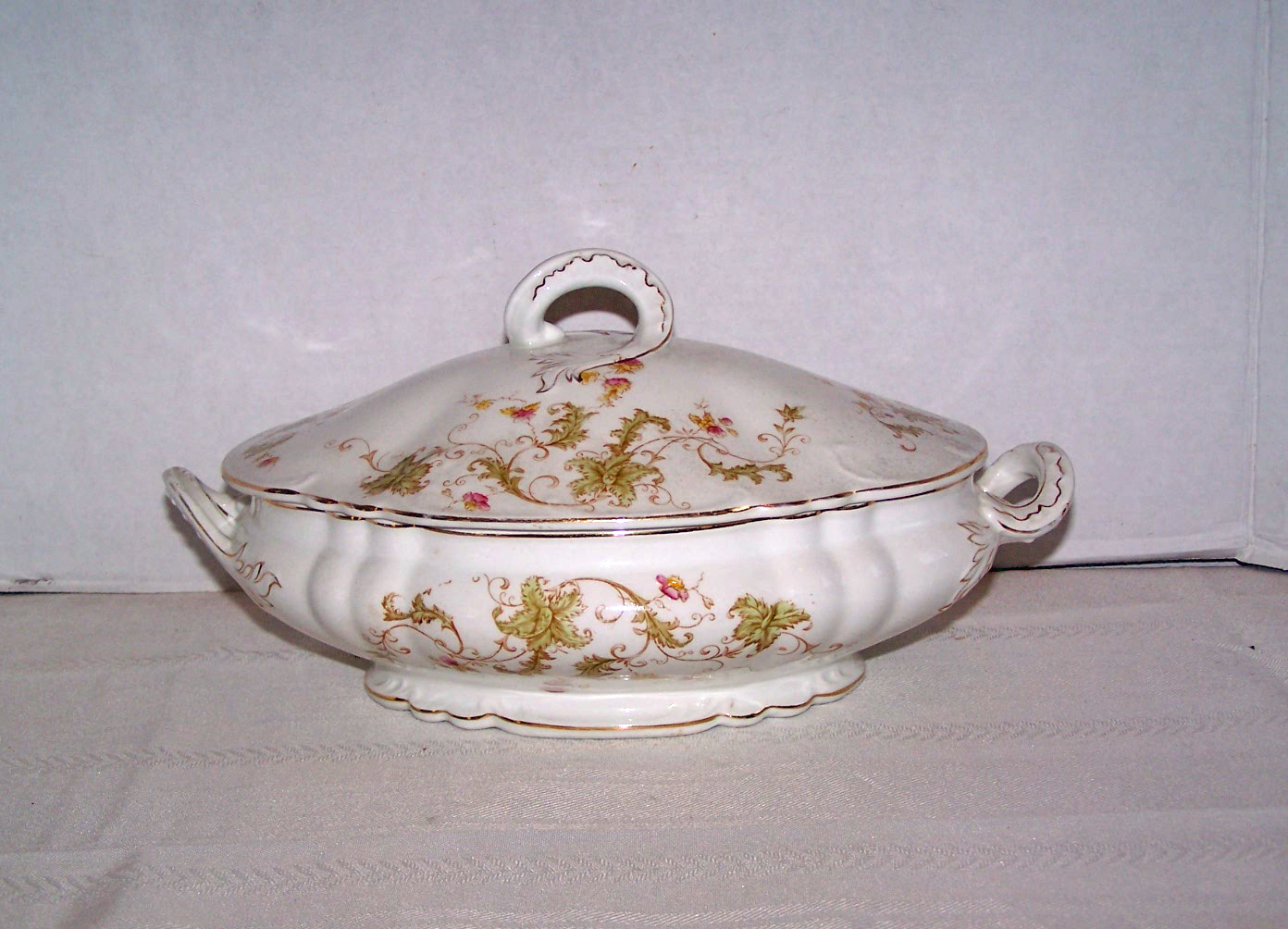 John Maddock & Sons Royal Vitreous Casserole Dish