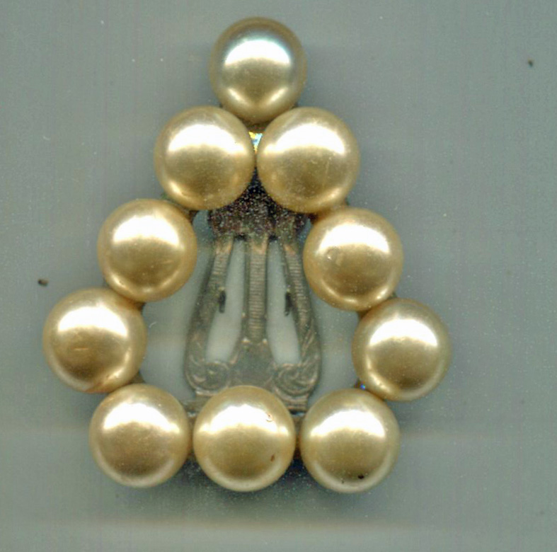 Large Faux Pearls Fur Clip