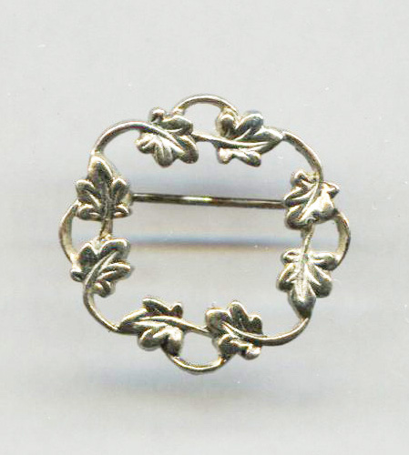 Small Circle Gold Tone Pin W/Pressed Leaves