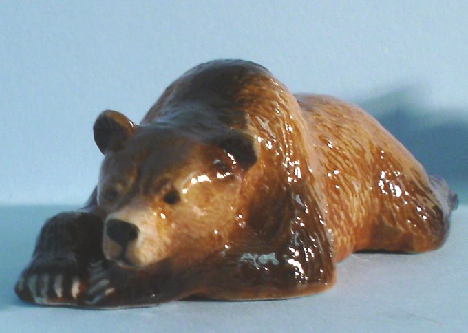 R040r Lying Grizzly Bear