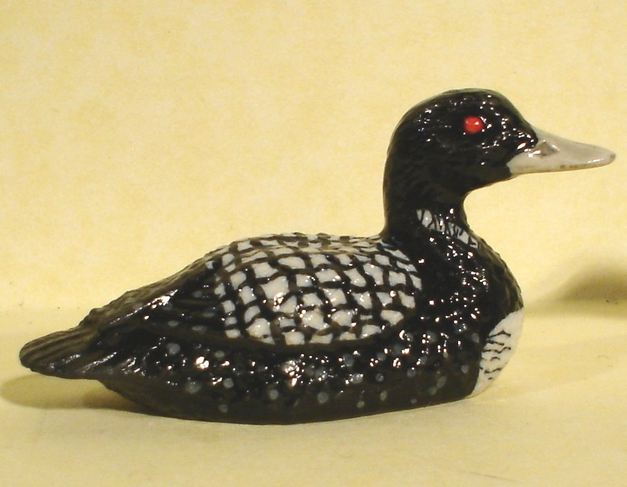 K9741b Swimming Loon