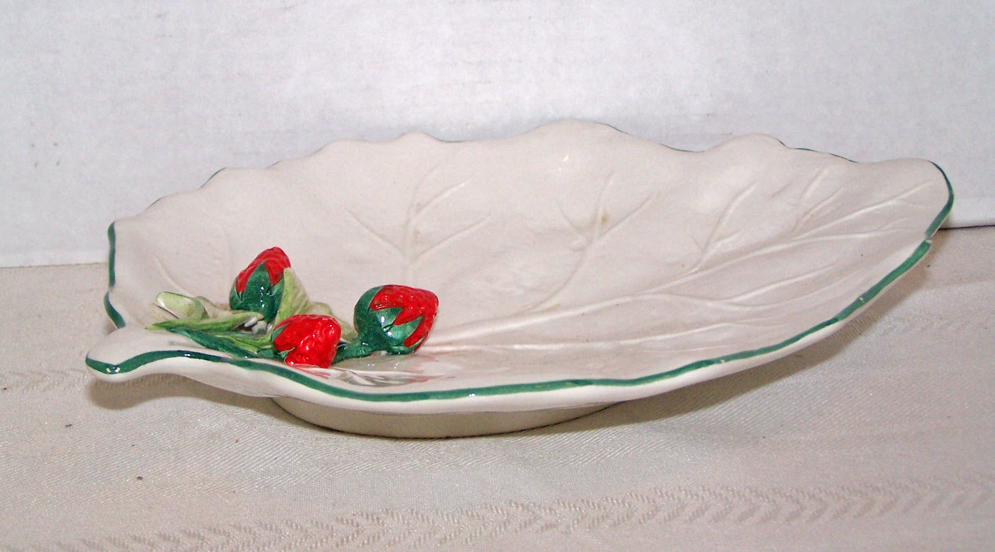 Italy Leaf Plate with Strawberries