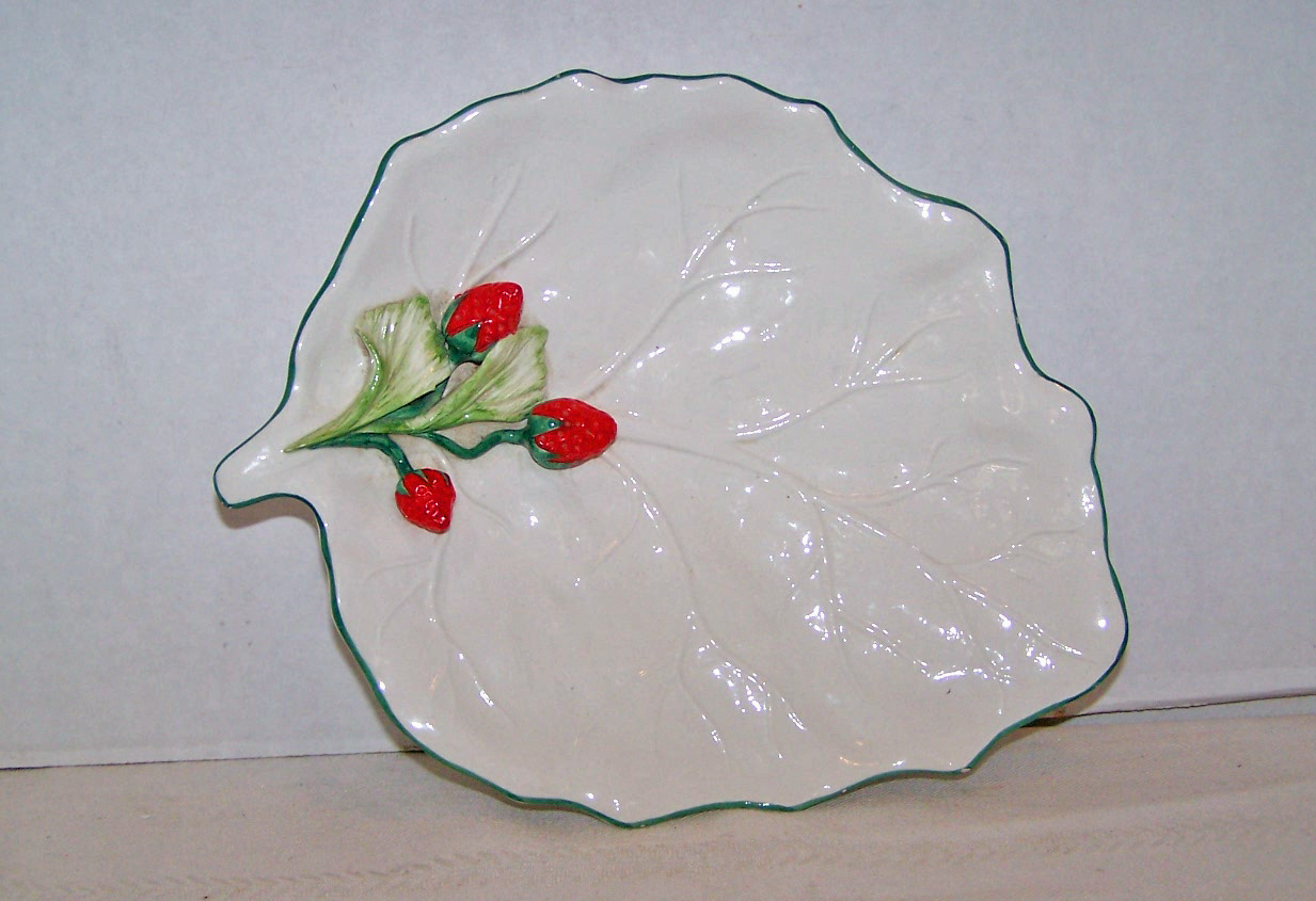 Italy Leaf Plate with Strawberries