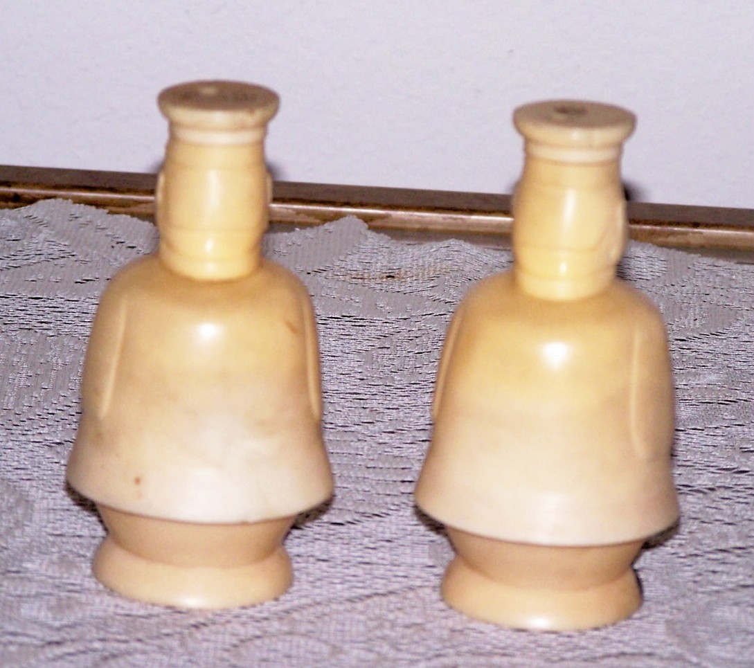 Full Figure Plastic Chef Shakers