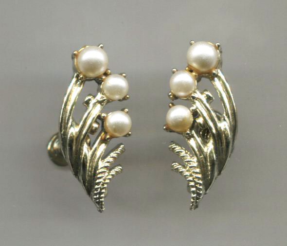 Coro White Beads, Gold Tone, Screw-Back Earrings