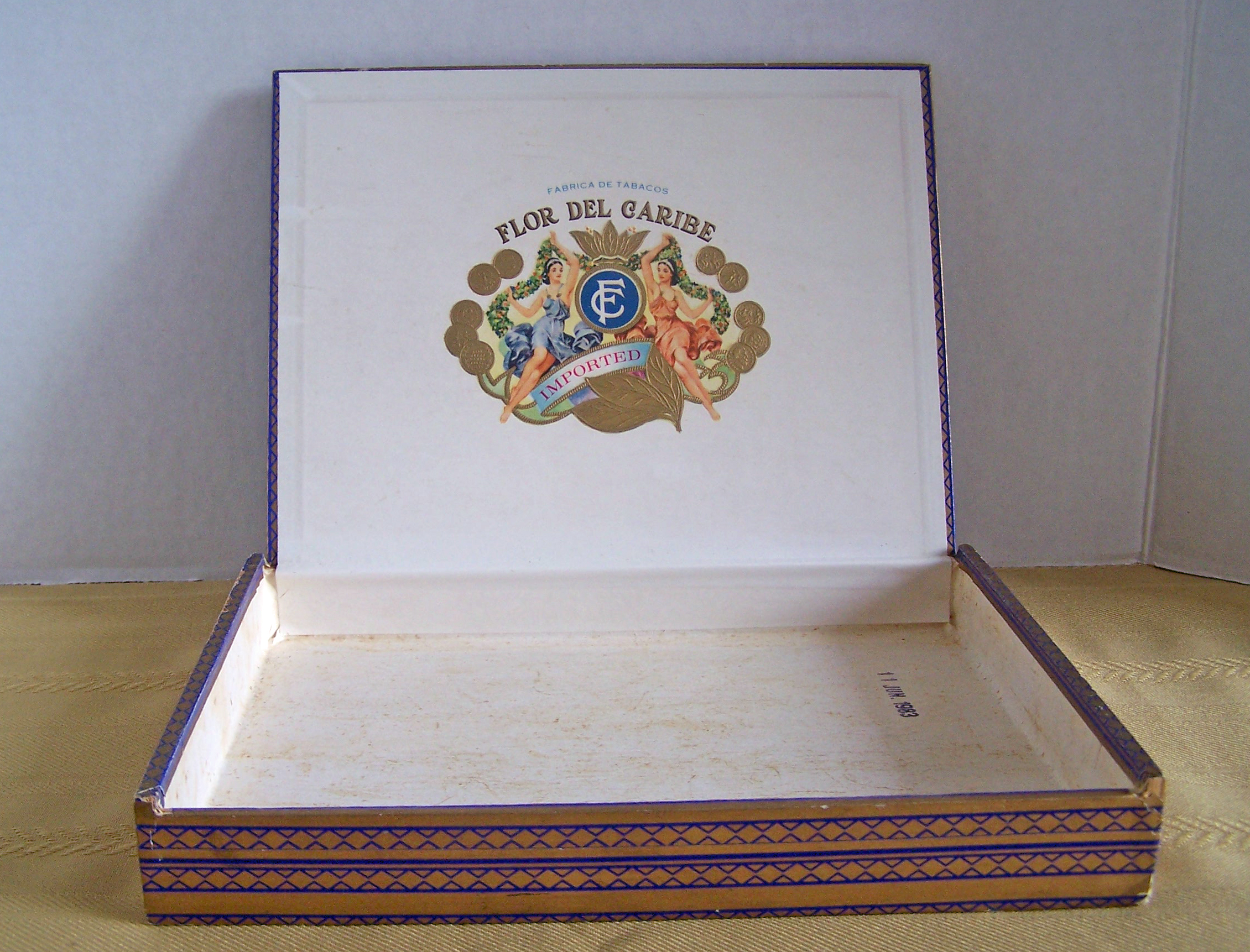 FLOR del CARIBE Empty Wooden Cigar Box