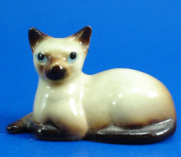Hagen-Renaker Miniature Lying Siamese