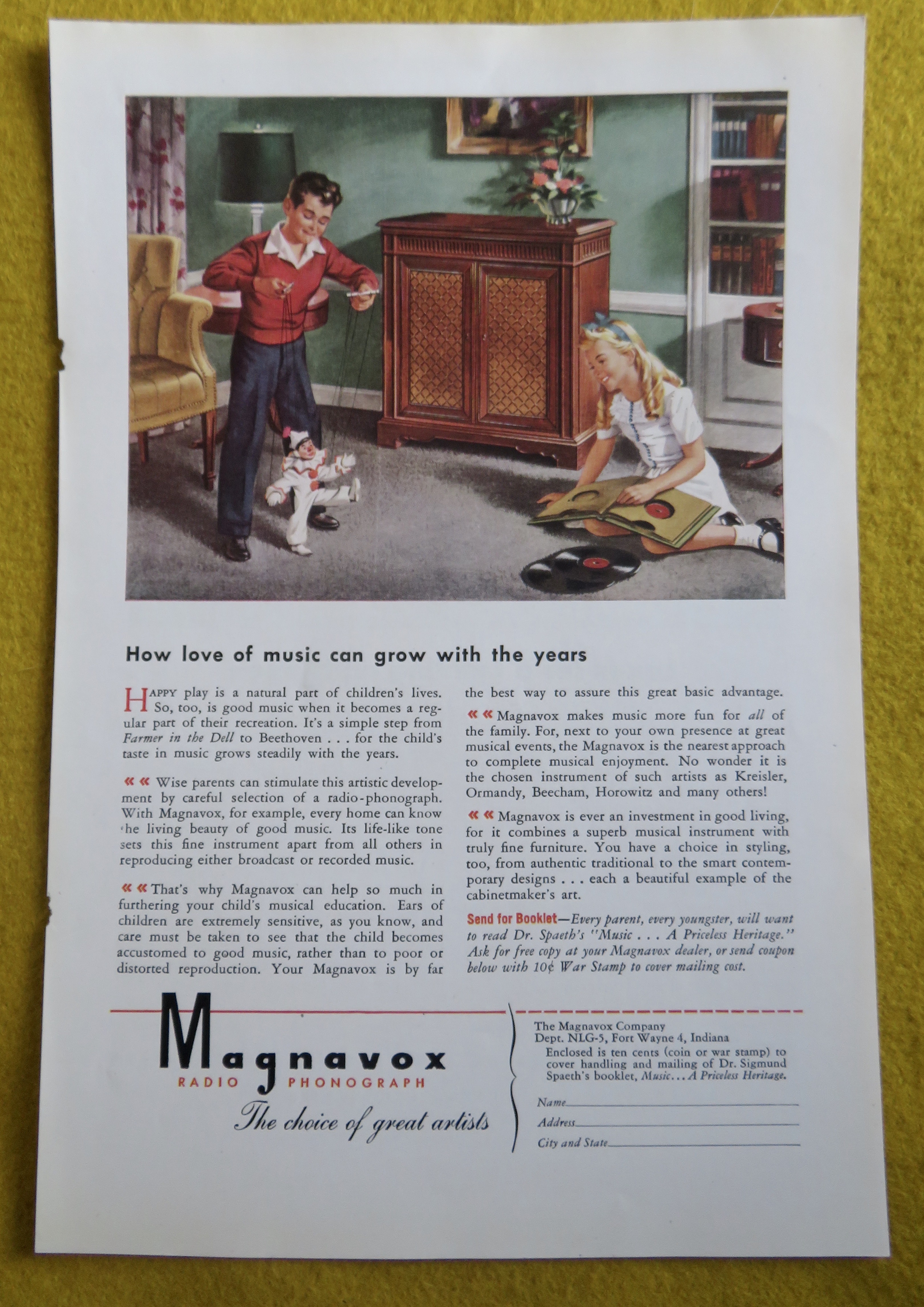 1945 Magnavox Radio Phonograph with Children Playing