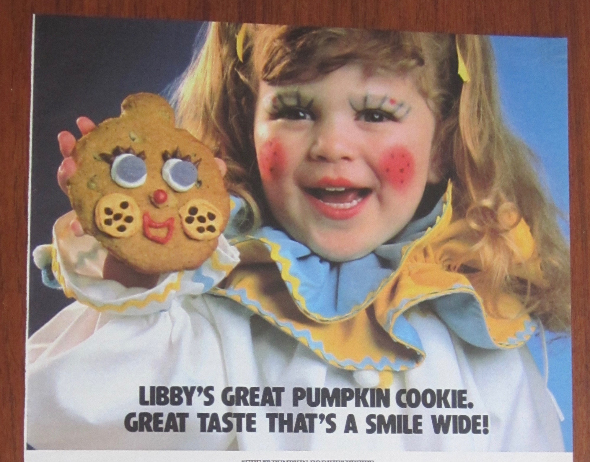1986 Libby Solid Pumpkin with Girl Holding Cookie